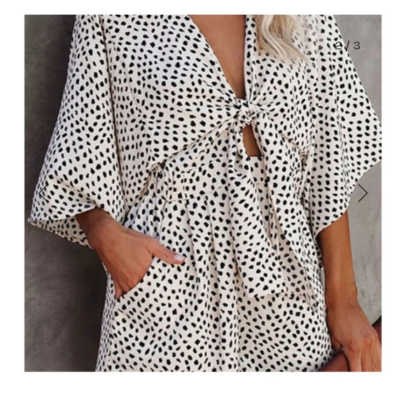 VICI Flawless Well Behaved Printed Pocketed Tie Romper. Size small - Picture 4 of 16